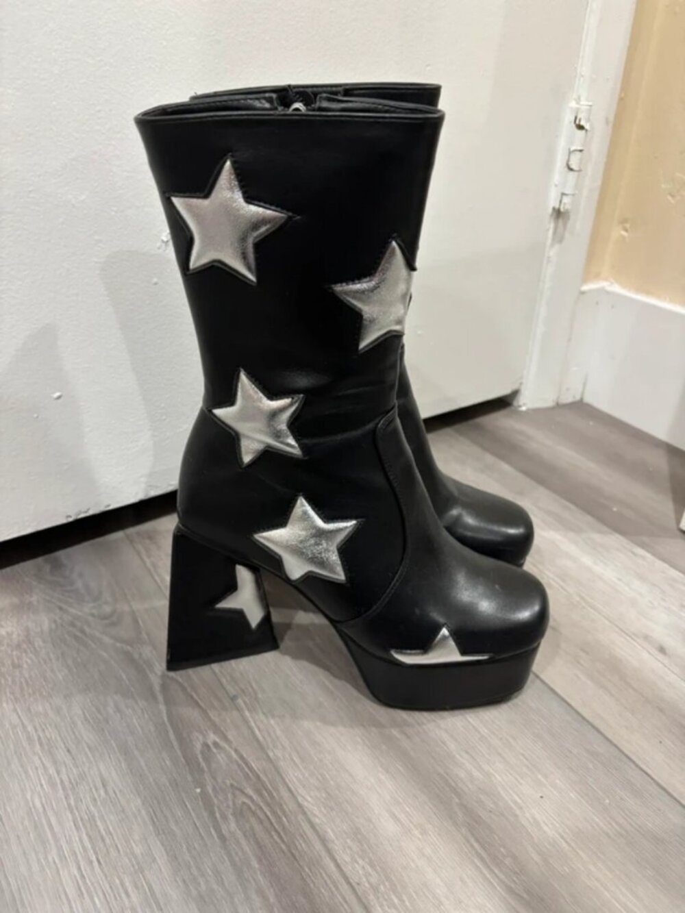 Lamoda Black Platform Star Boots - Picture 2 of 4